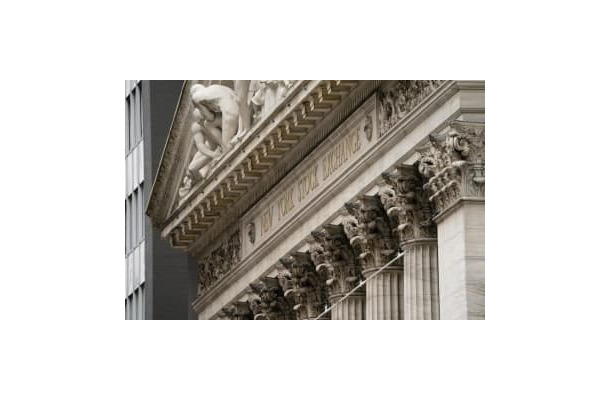 ニューヨーク証券取引所＝10月、米ニューヨーク（AP＝共同）