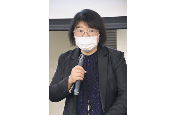 「入管を変える！弁護士ネットワーク」の設立集会であいさつする駒井知会弁護士＝14日午後、東京都内