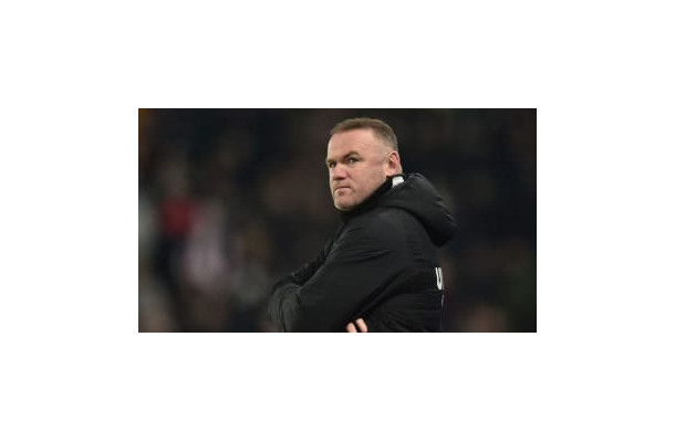 ルーニー、違法駐車。高級車に「下ネタ落書き」される