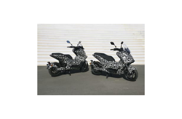 ヤマハ発動機が公開した排気量125cc相当の電動スクーターの試作車＝15日午後、静岡県磐田市