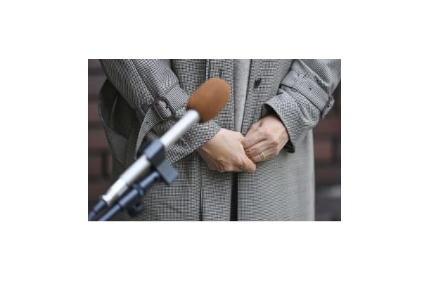 弁護士事務所で今後の対応を協議し、取材に応じる赤木雅子さん＝16日午後、大阪市