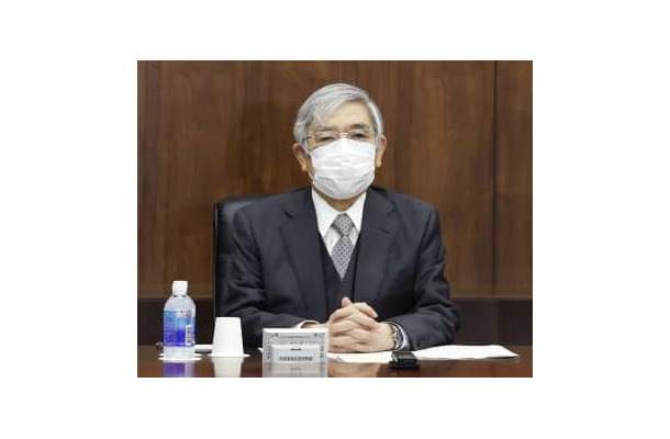 金融政策決定会合に臨む日銀の黒田総裁＝17日午前、日銀本店（代表撮影）