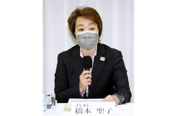 東京五輪・パラリンピック大会組織委員会の理事会で発言する橋本聖子会長＝22日、東京都中央区