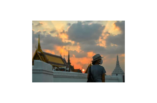 タイ・バンコクを観光する客＝1月7日（ロイター＝共同）