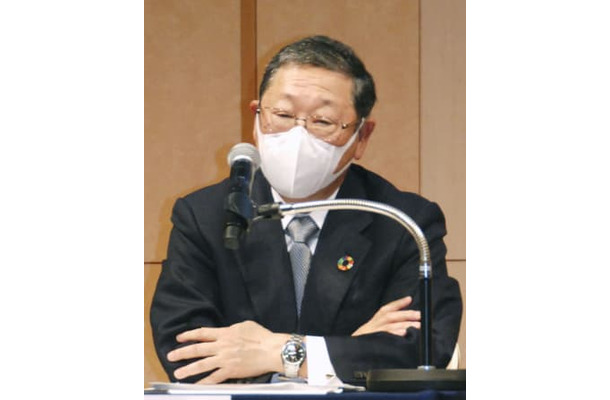 記者会見する西武HDの後藤高志社長＝10日午後、東京都港区