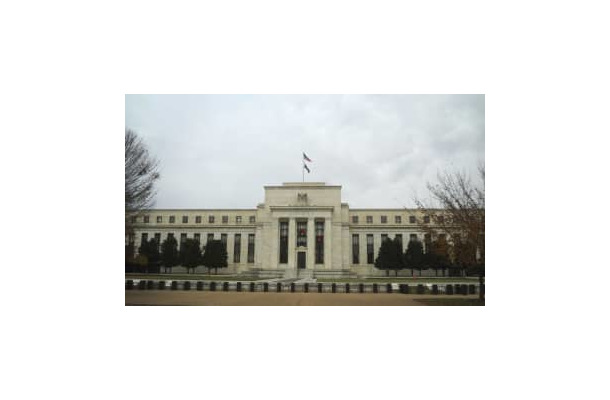 米首都ワシントンの米連邦準備制度理事会（FRB）本部＝2021年11月（共同）