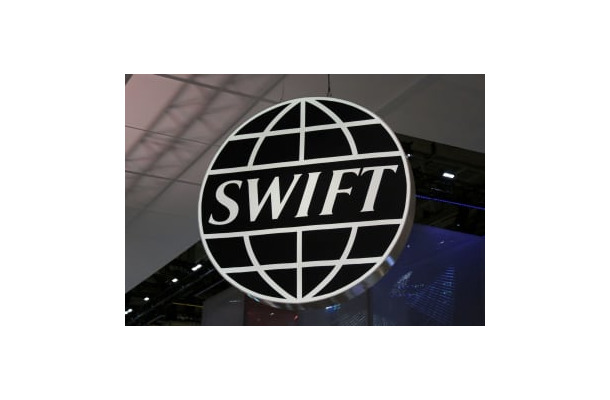 SWIFTのロゴ＝2017年10月、カナダ・トロント（ロイター＝共同）