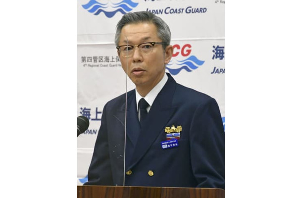 就任会見をする第4管区海上保安本部の浜平清志本部長＝7日午前、名古屋市