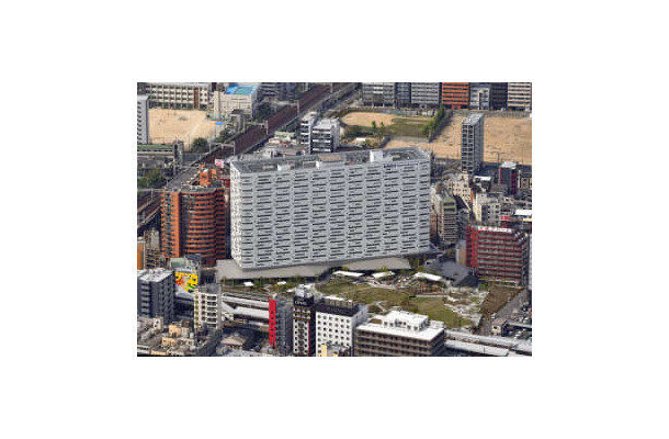星野リゾートが大阪市浪速区に開業するホテル「OMO7（おもせぶん）大阪　by　星野リゾート」＝19日（共同通信社ヘリから）
