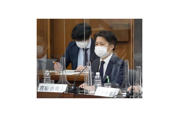 衆院憲法審査会で発言する「セーファーインターネット協会」の吉田奨専務理事＝2日午前、国会