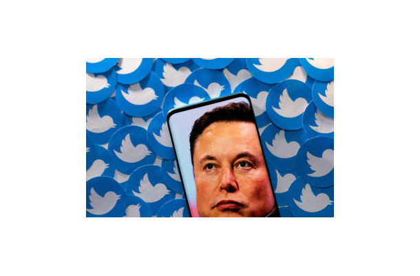 ツイッターのロゴとイーロン・マスク氏（ロイター＝共同）