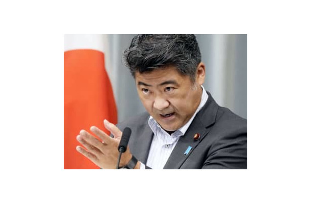 記者会見する木原官房副長官＝26日午後、首相官邸