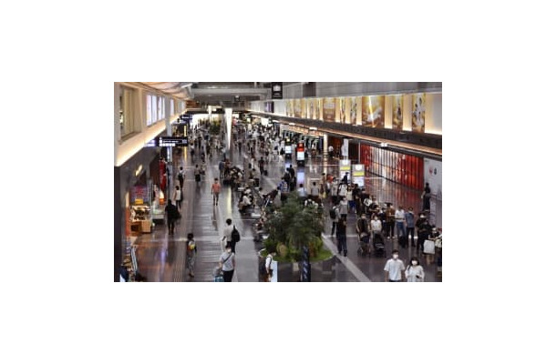 昨年8月、お盆休みの帰省シーズンを迎えた羽田空港の出発ロビー