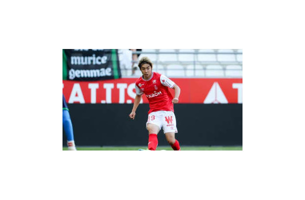 これが伊東純也の「伝家の宝刀」！ランスでの初アシストシーン