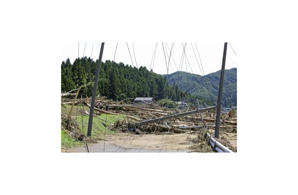 土砂災害に見舞われた新潟県村上市の小岩内地区＝5日午前