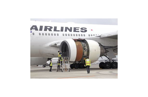 エンジントラブルが発生した日航機＝2020年12月、那覇空港