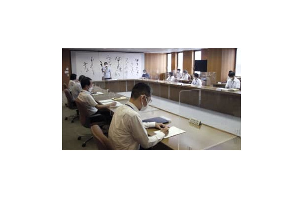 静岡県庁で開かれた対策会議＝6日午前