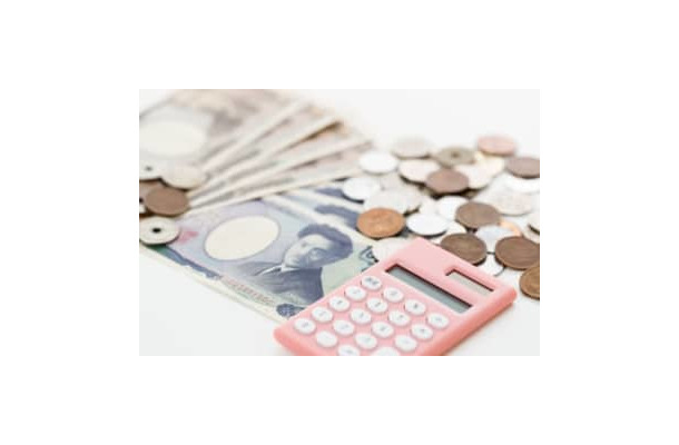 年金制度にまつわることは、難しい用語が多くて、ますます不安になってしまう人も。年金をもらいながら、アルバイトで年収150万円ぐらい稼いだ場合の税金について、専門家が回答します。