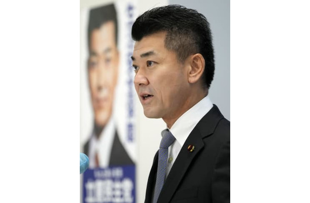 記者会見する立憲民主党の泉代表＝22日午前、国会