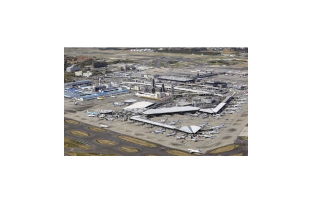 成田空港ターミナル全景。手前が第1ターミナル