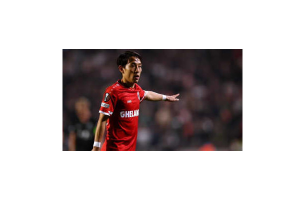 宮市亮もエール！靭帯損傷の三好康児を励ますためにアントワープがユニ掲げる