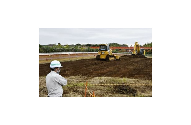 成田国際空港会社が着手した東関東自動車道の移設工事現場＝19日午前、千葉県成田市
