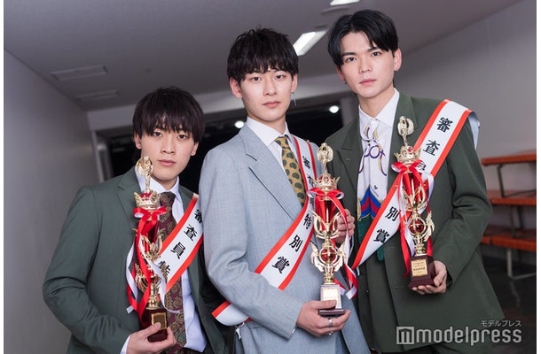 「MR OF MR CAMPUS CONTEST 2023」審査員特別賞／左から：堀士真之佑、大窪謙志郎、柏木智貴（C）モデルプレス