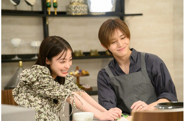 橋本環奈、山田涼介／「王様に捧ぐ薬指」第4話より（C）TBS