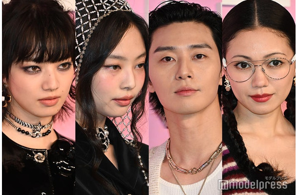 「2022／23年 メティエダール コレクションCHANEL-DAKAR」に登場した小松菜奈、ジェニー、パク・ソジュン、二階堂ふみ（C）モデルプレス