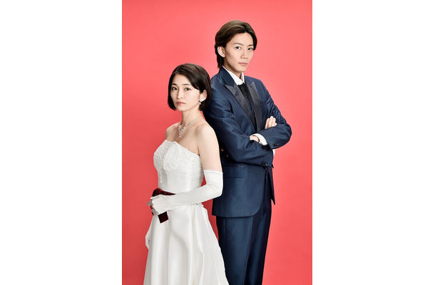 岡本玲、長妻怜央「その結婚、正気ですか？」ティザービジュアル（C）アキラ／ソルマーレ編集部（C）TOKYO MX