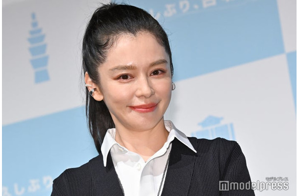 記者発表会に出席したビビアン・スー（C）モデルプレス
