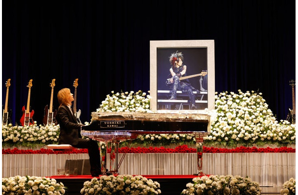YOSHIKI「HEATH お別れ会-献花式 HEATH Farewell & Flower Offering Ceremony」