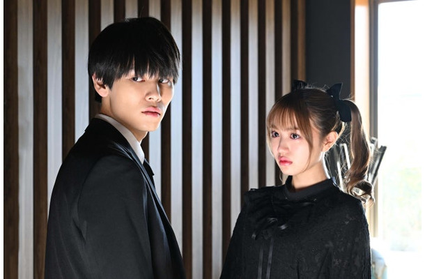 萩原利久、香音「めぐる未来」第3話より（C）読売テレビ