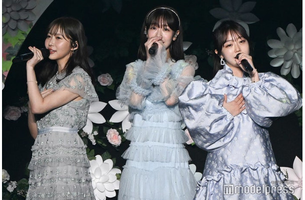 指原莉乃、柏木由紀、峯岸みなみ（C）モデルプレス