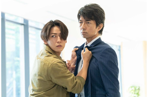 亀梨和也、仲村トオル「Destiny」第2話より（C）テレビ朝日