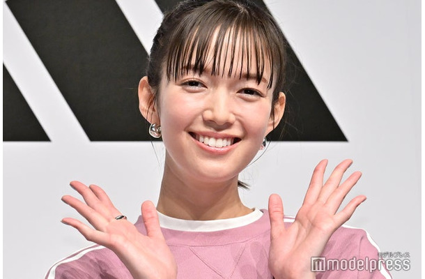 イメチェン前の佐藤栞里（C）モデルプレス