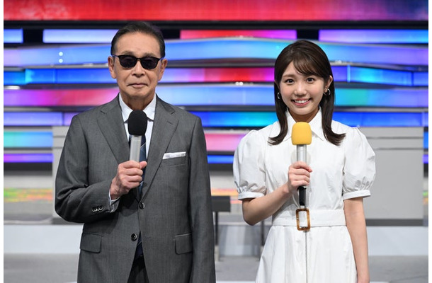 タモリ、鈴木新彩アナウンサー（C）テレビ朝日