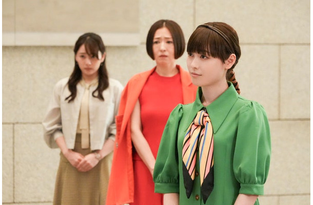 桜井日奈子、松雪泰子、福原遥「マル秘の密子さん」第2話より（C）日本テレビ