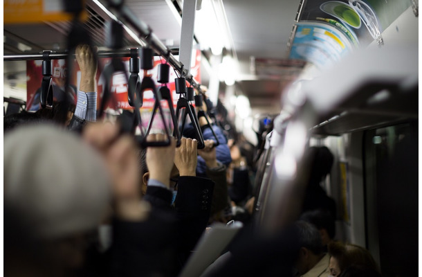 電車の中で寝てしまいメガネを紛失！その日の終わり頃に気づき…→駅で尋ねたら！？