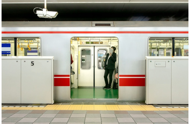 【受験当日の電車で】駅に着いてもドアが開かない！？パニックになった次の瞬間→「先頭車両まで走るよ！」ギャル風のお姉さんが！？