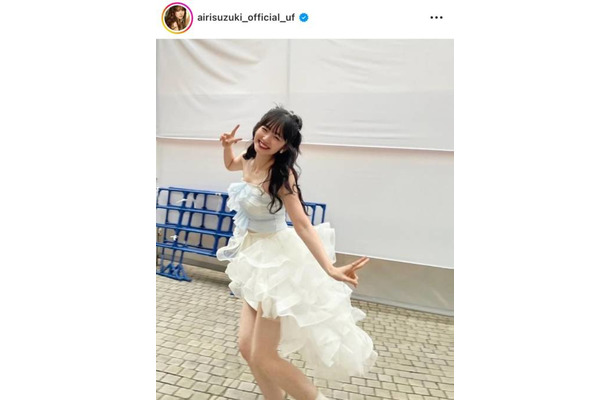 鈴木愛理、ほっそり美脚が際立つふわふわ衣装SHOTに反響「ビジュ良すぎる！」「ほんとに衣装が優勝」