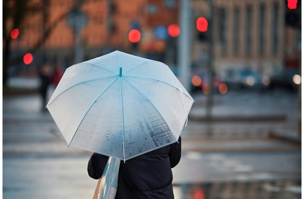 海外旅行中、突然の大雨が！？「観光が台無し」すると、現地の人が声をかけてきて…→予期せぬ展開に感動！