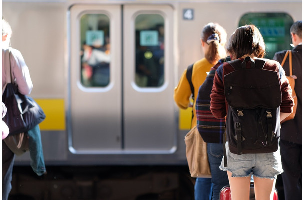 【電車で】女の子「お客さんがいないね！」次の瞬間、女の子の【満員電車の表現】に「癒された」「頭がいいな」