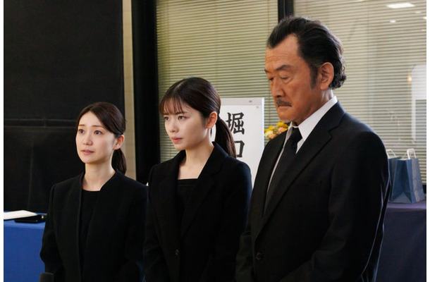 大島優子、小芝風花、吉田鋼太郎「GO HOME～警視庁身元不明人相談室～」第9話より（C）日本テレビ