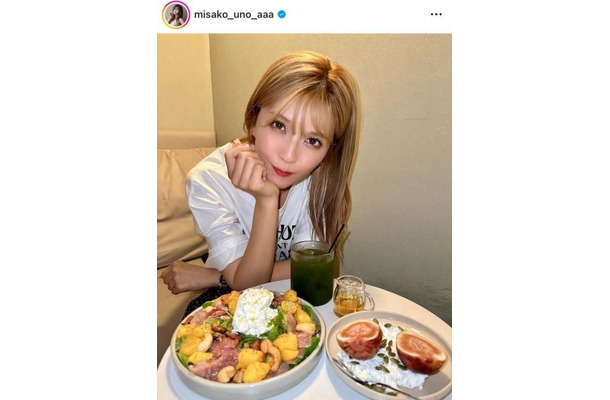 「今日も可愛い更新中」宇野実彩子、カフェでの微笑みSHOTにファンうっとり「ビジュ最高すぎ！」