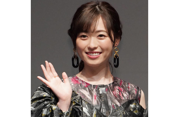 福原遥、ピンクニットの“萌え袖”SHOTに「可愛すぎて優勝」「似合う！」と反響