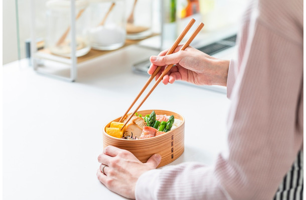 多忙な母にお弁当をお願いしたら…「まかせて」しかし蓋を開けた瞬間、まさかの中身に『姿を想像して笑えた』『愛は伝わる』