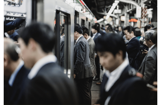 満員電車で…ホームと電車の”隙間”に挟まった！？次の瞬間⇒高校球児たちの【神対応】に感動！