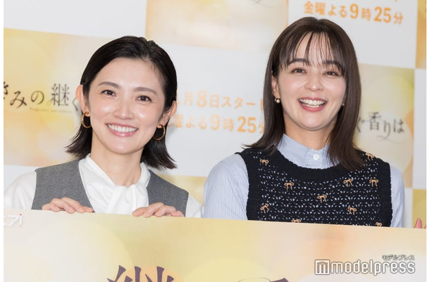 ドラマ「きみの継ぐ香りは」制作発表記者会見に出席した星野真里、加藤ローサ（C）モデルプレス