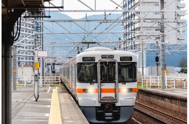 シーンと静まった電車内。すると女の子「今日も…」突然の発言に親赤面！？